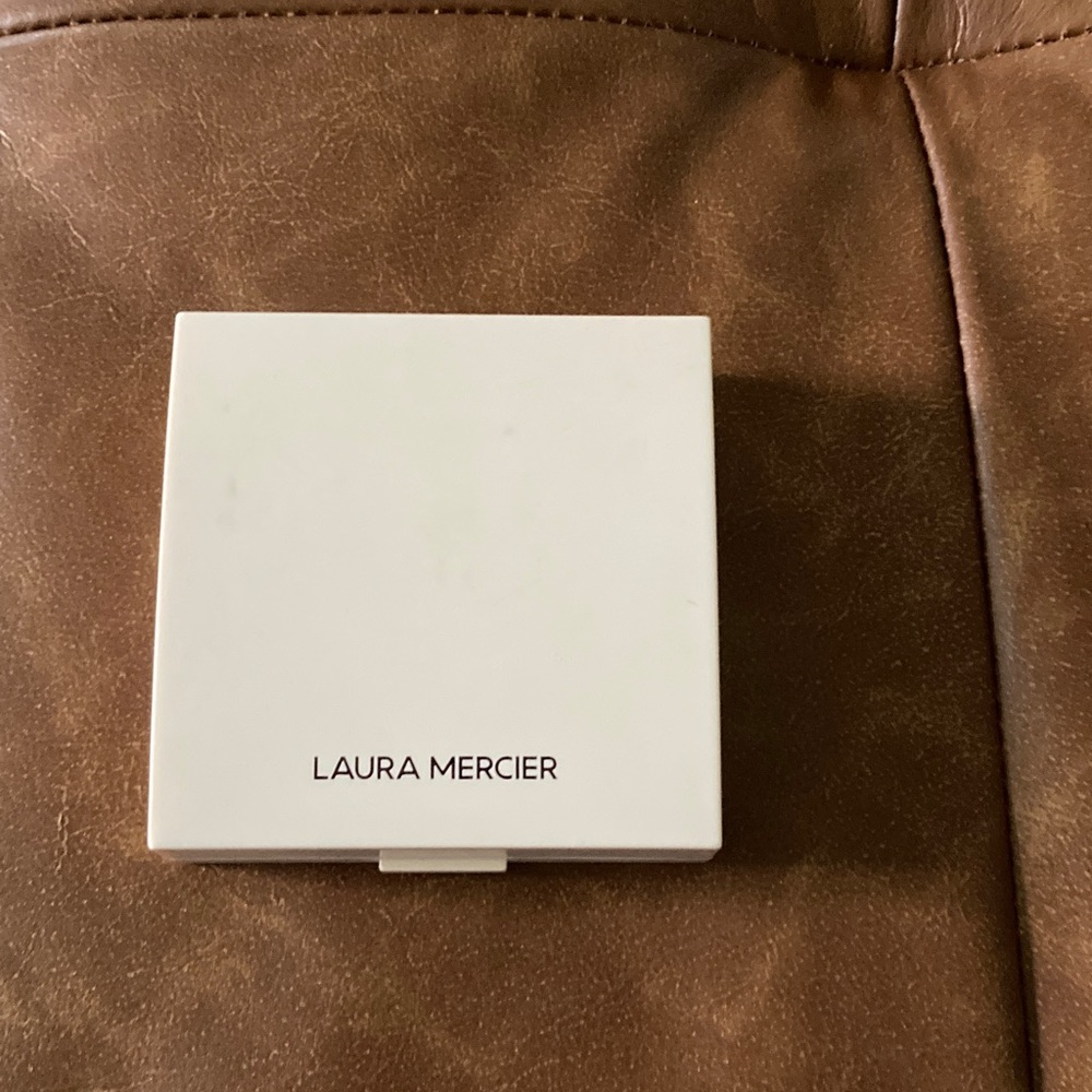 Laura Mercier Translucent compact powder